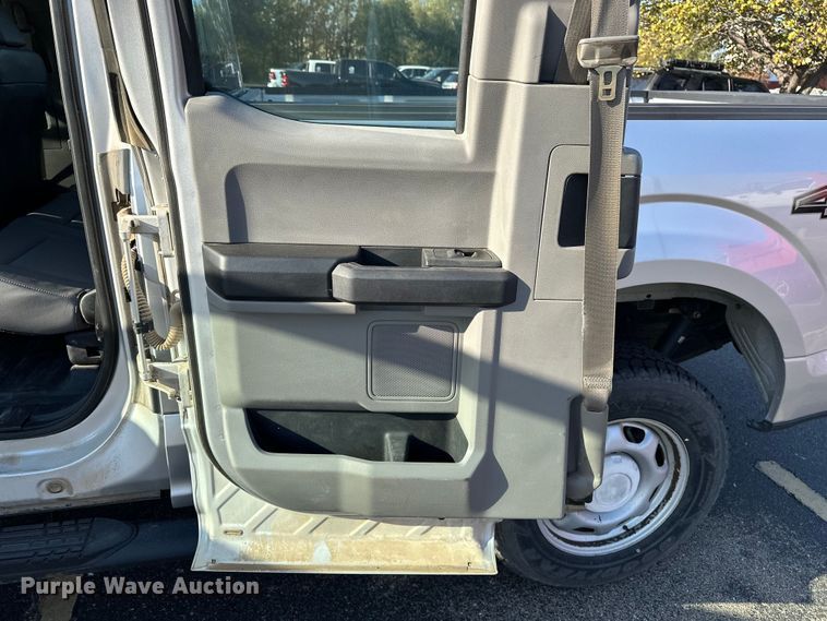 image for item DF8639 2016 Ford F150 SuperCab pickup truck