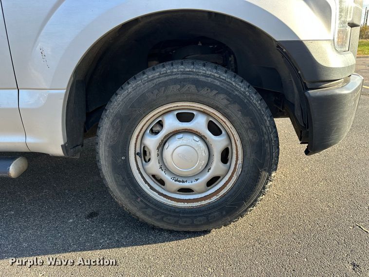 image for item DF8639 2016 Ford F150 SuperCab pickup truck