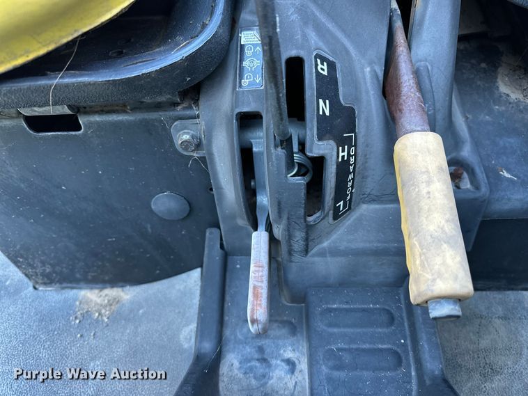 image for item DF8644 2010 John Deere Gator HPX utility vehicle