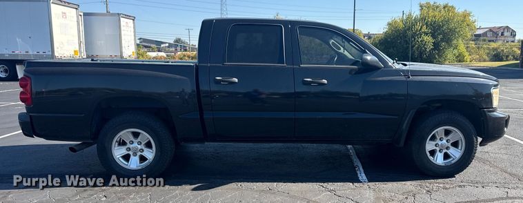 image for item DJ7993 2008 Dodge Dakota Crew Cab pickup truck