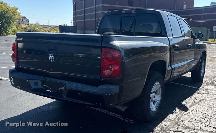 image for item DJ7993 2008 Dodge Dakota Crew Cab pickup truck