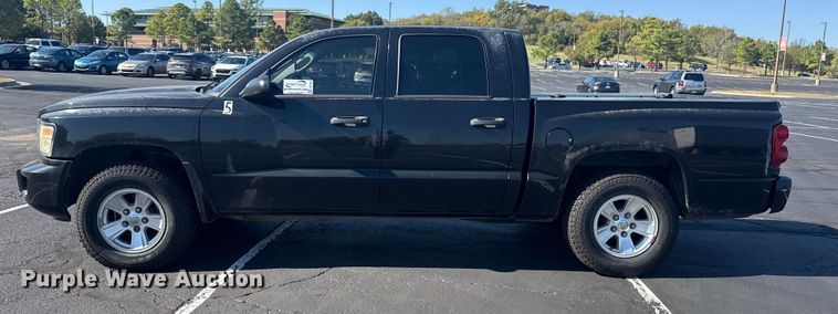 image for item DJ7993 2008 Dodge Dakota Crew Cab pickup truck