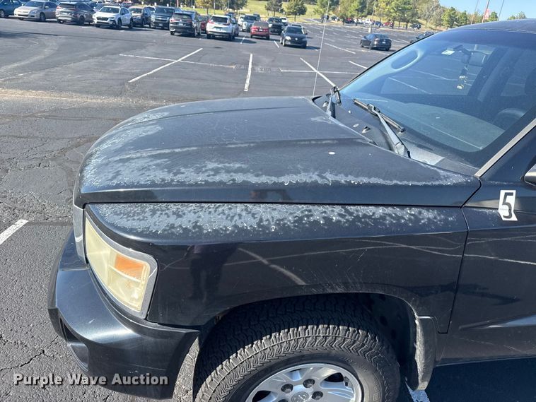 image for item DJ7993 2008 Dodge Dakota Crew Cab pickup truck