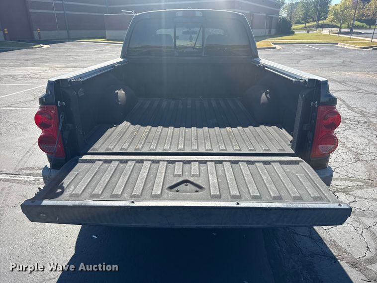 image for item DJ7993 2008 Dodge Dakota Crew Cab pickup truck