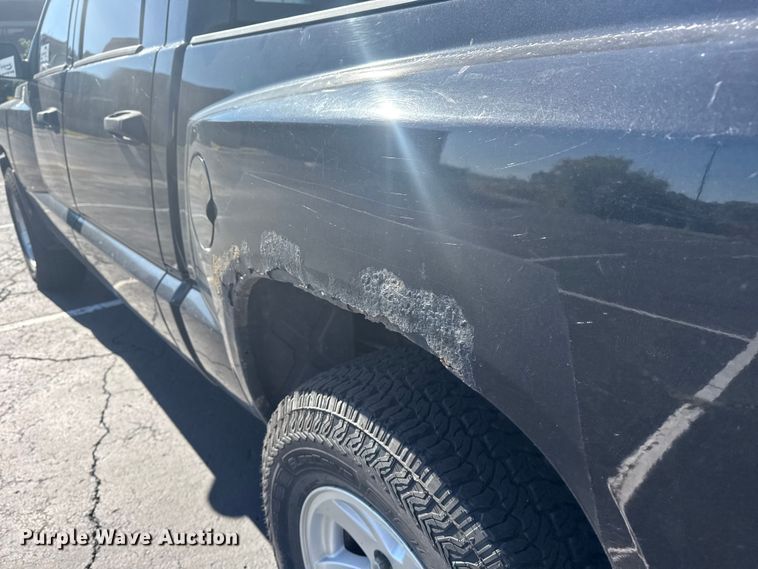 image for item DJ7993 2008 Dodge Dakota Crew Cab pickup truck