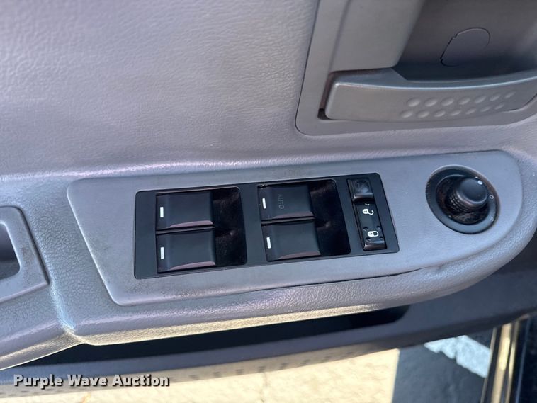 image for item DJ7993 2008 Dodge Dakota Crew Cab pickup truck