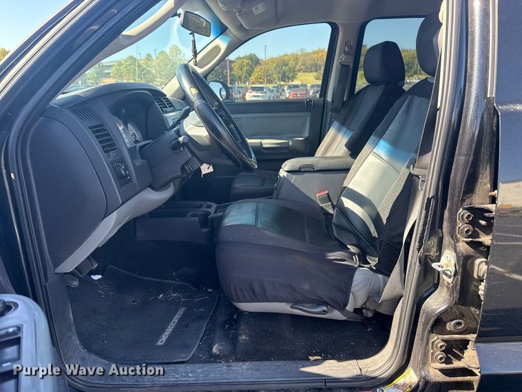 image for item DJ7993 2008 Dodge Dakota Crew Cab pickup truck