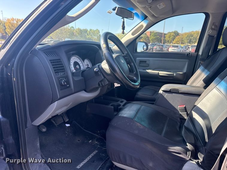 image for item DJ7993 2008 Dodge Dakota Crew Cab pickup truck