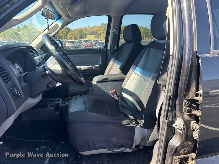 image for item DJ7993 2008 Dodge Dakota Crew Cab pickup truck