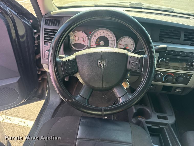 image for item DJ7993 2008 Dodge Dakota Crew Cab pickup truck