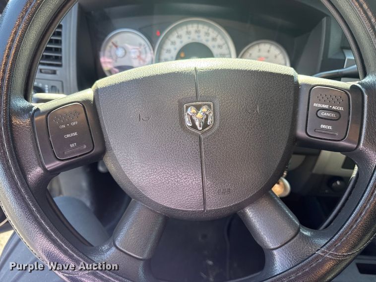 image for item DJ7993 2008 Dodge Dakota Crew Cab pickup truck