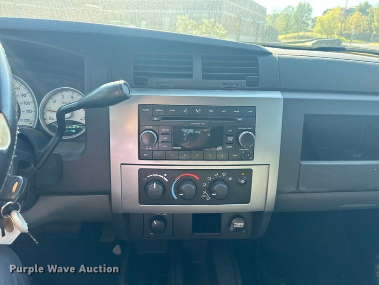 image for item DJ7993 2008 Dodge Dakota Crew Cab pickup truck