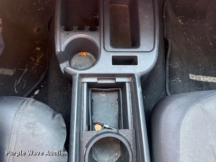 image for item DJ7993 2008 Dodge Dakota Crew Cab pickup truck