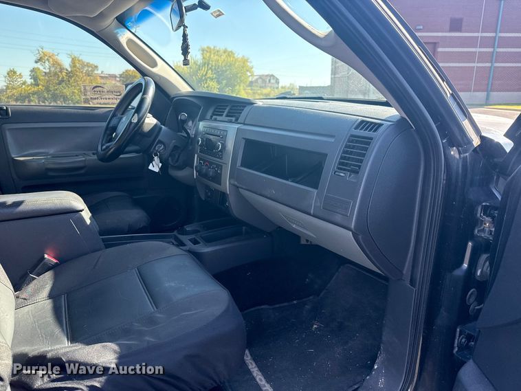 image for item DJ7993 2008 Dodge Dakota Crew Cab pickup truck