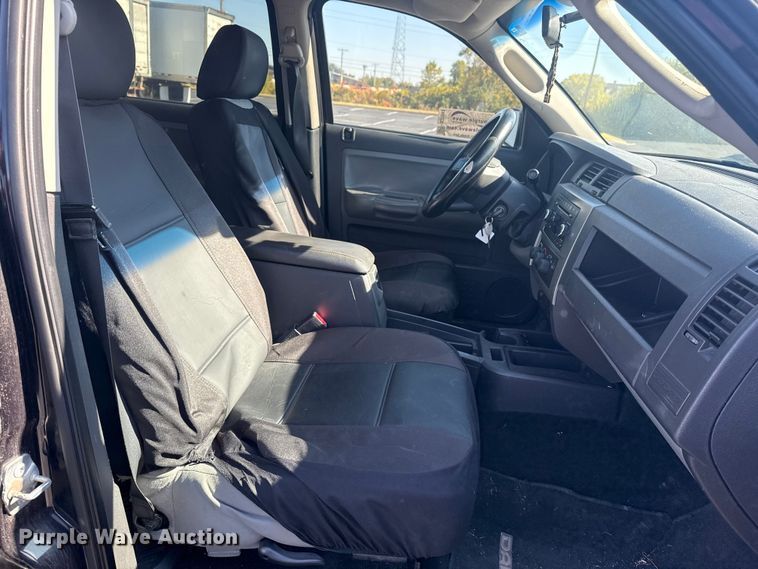 image for item DJ7993 2008 Dodge Dakota Crew Cab pickup truck