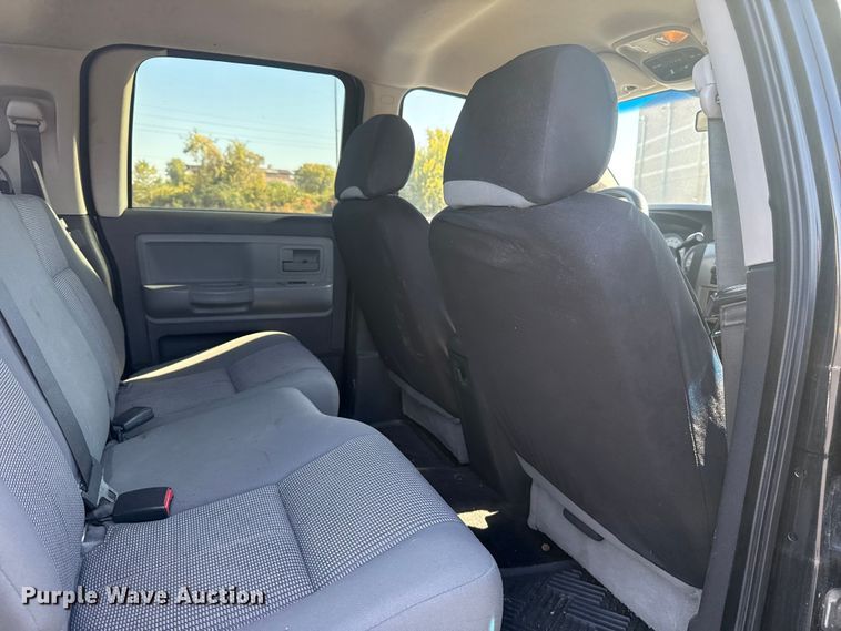 image for item DJ7993 2008 Dodge Dakota Crew Cab pickup truck