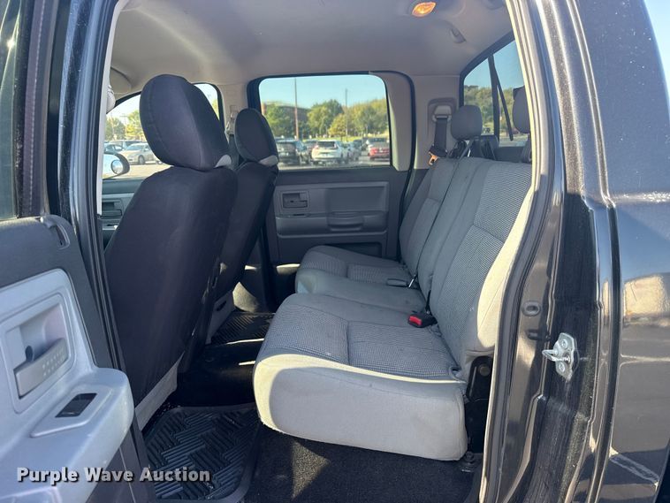 image for item DJ7993 2008 Dodge Dakota Crew Cab pickup truck