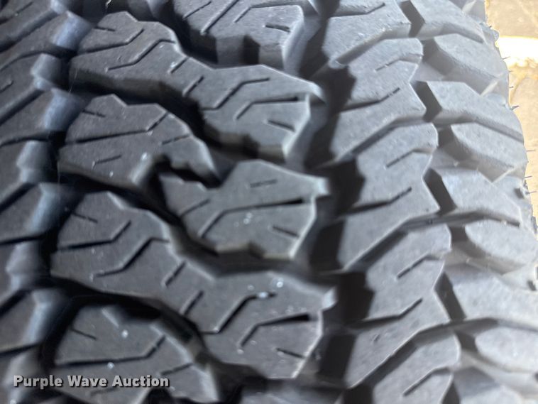 image for item DJ7993 2008 Dodge Dakota Crew Cab pickup truck