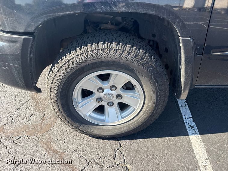 image for item DJ7993 2008 Dodge Dakota Crew Cab pickup truck