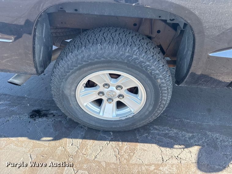 image for item DJ7993 2008 Dodge Dakota Crew Cab pickup truck