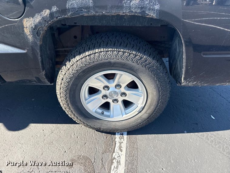 image for item DJ7993 2008 Dodge Dakota Crew Cab pickup truck