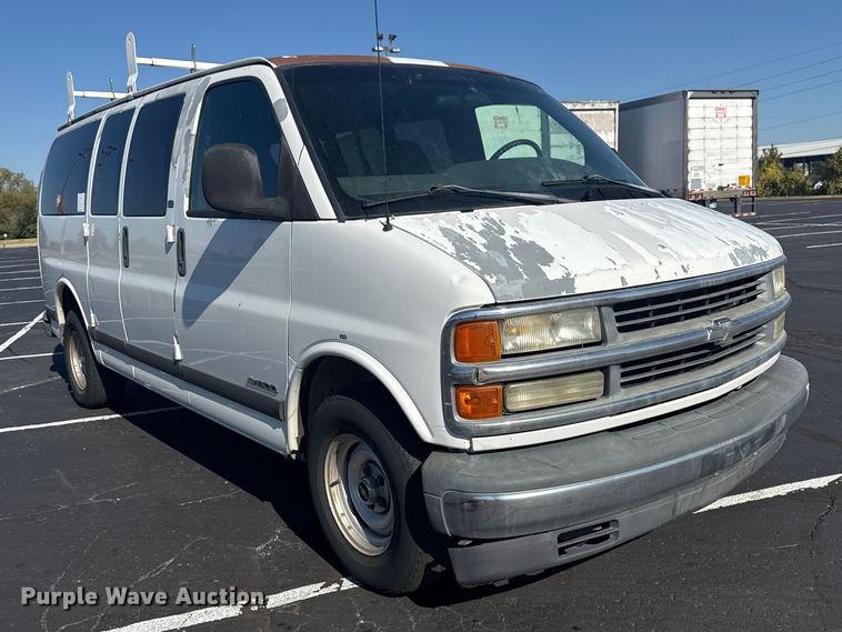 image for item DJ7994 2002 Chevrolet Express van