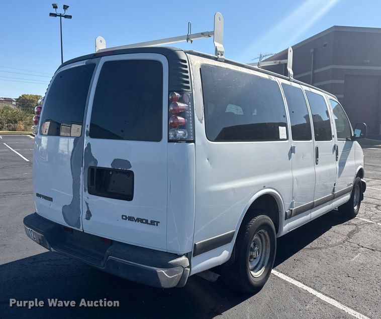 image for item DJ7994 2002 Chevrolet Express van