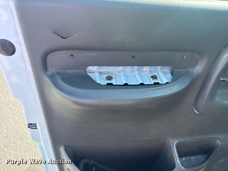 image for item DJ7994 2002 Chevrolet Express van