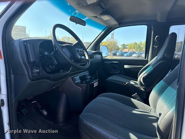 image for item DJ7994 2002 Chevrolet Express van