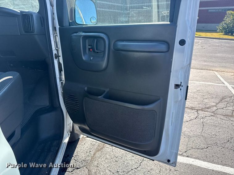 image for item DJ7994 2002 Chevrolet Express van