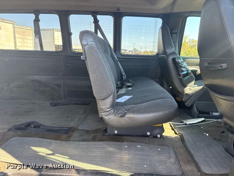 image for item DJ7994 2002 Chevrolet Express van