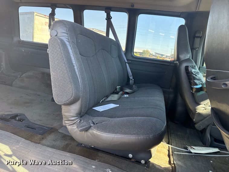 image for item DJ7994 2002 Chevrolet Express van