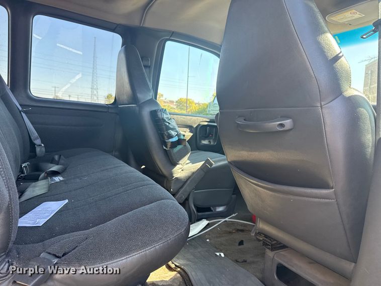 image for item DJ7994 2002 Chevrolet Express van