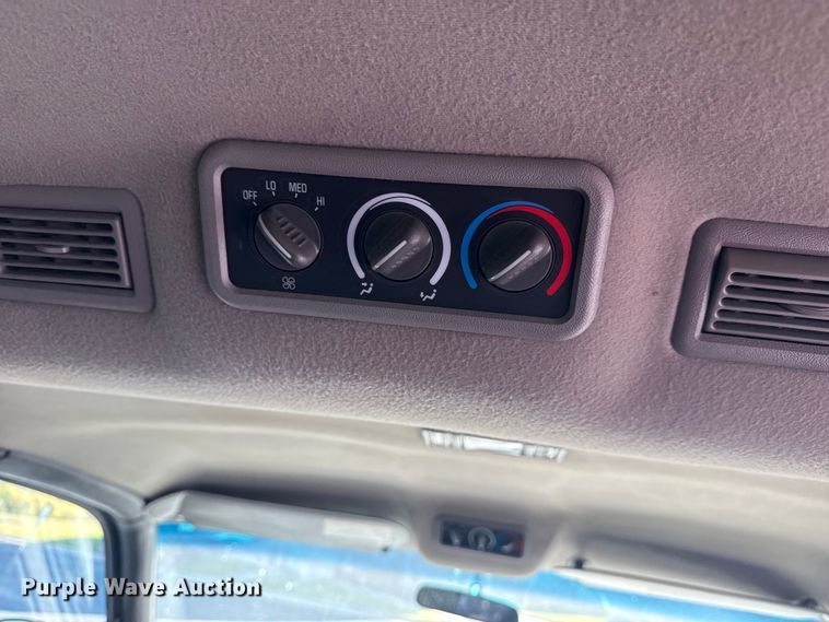 image for item DJ7994 2002 Chevrolet Express van