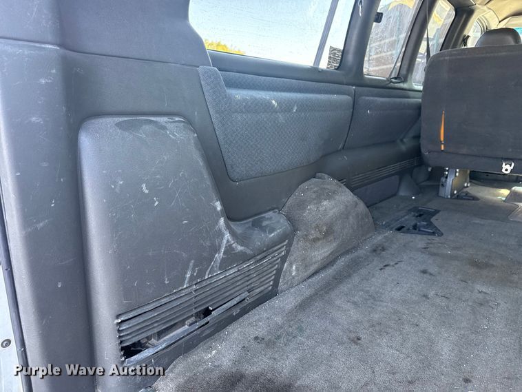 image for item DJ7994 2002 Chevrolet Express van