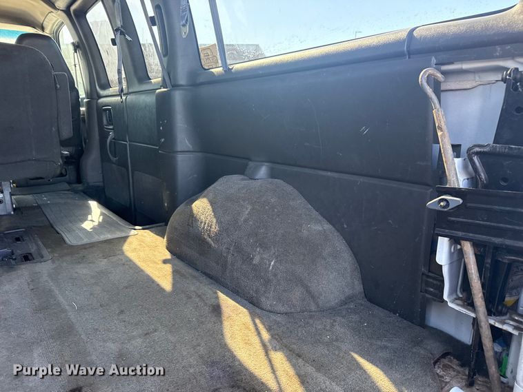 image for item DJ7994 2002 Chevrolet Express van