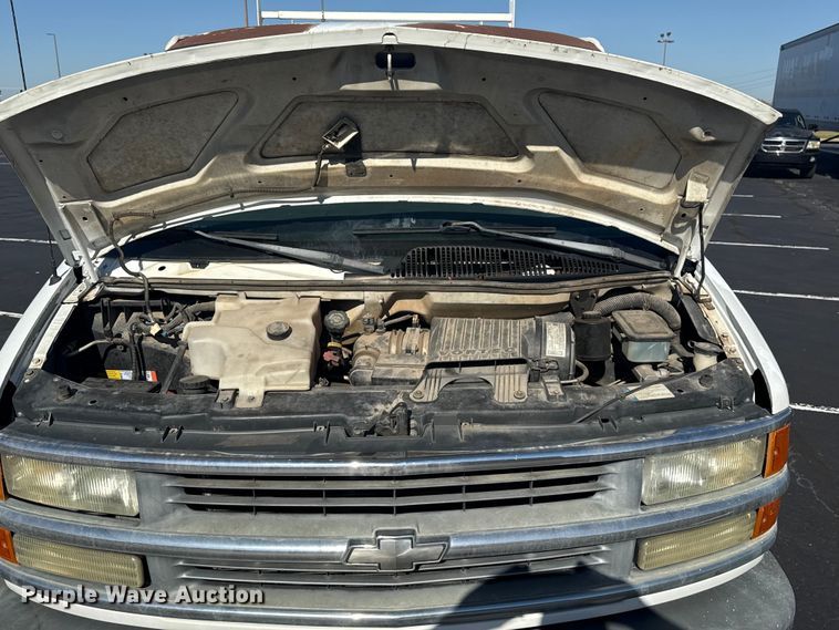 image for item DJ7994 2002 Chevrolet Express van