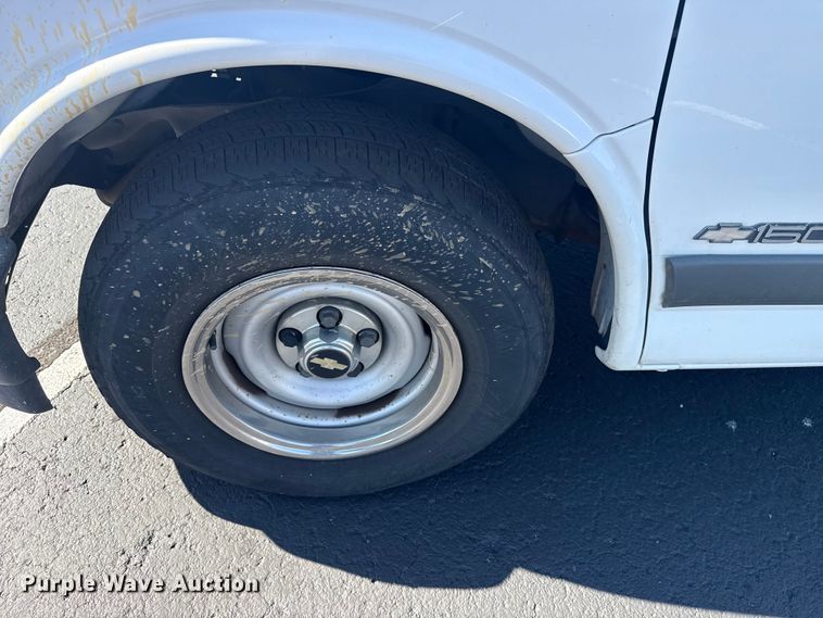 image for item DJ7994 2002 Chevrolet Express van