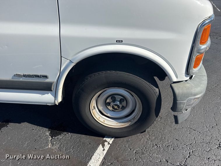 image for item DJ7994 2002 Chevrolet Express van