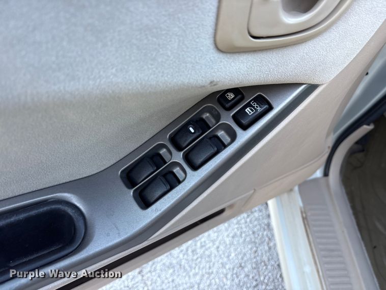 image for item DM1975 2002 Mitsubishi Galant ES 