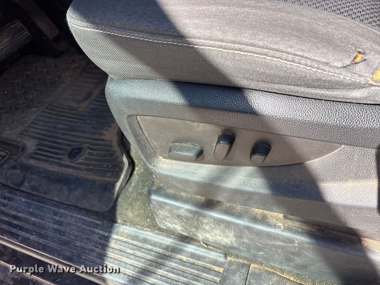 image for item DM1984 2016 Chevrolet Silverado 1500 Crew Cab pickup truck