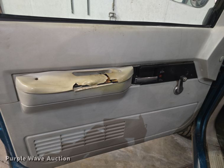 image for item DO7787 1994 Chevrolet Cheyenne K1500 pickup truck