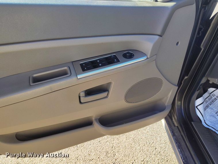 image for item DP5132 2006 Jeep Grand Cherokee Laredo SUV