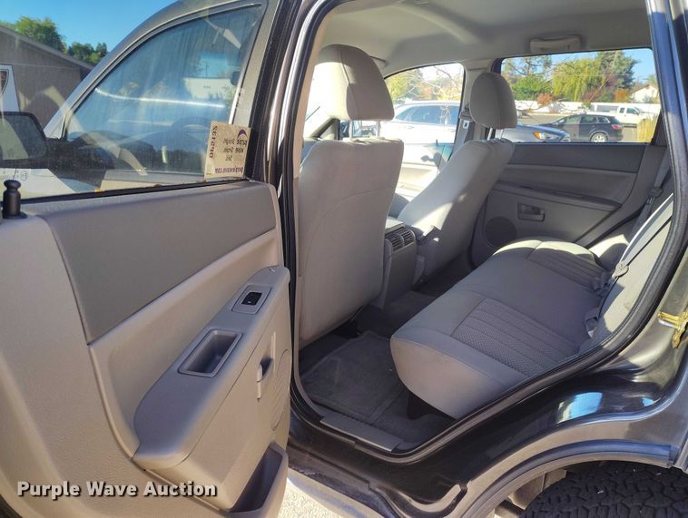 image for item DP5132 2006 Jeep Grand Cherokee Laredo SUV