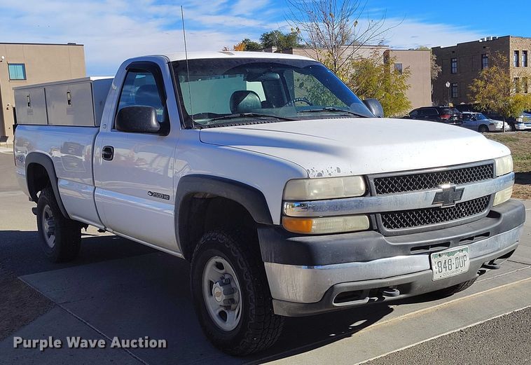 image for item DP5133 2001 Chevrolet Silverado 2500HD pickup truck