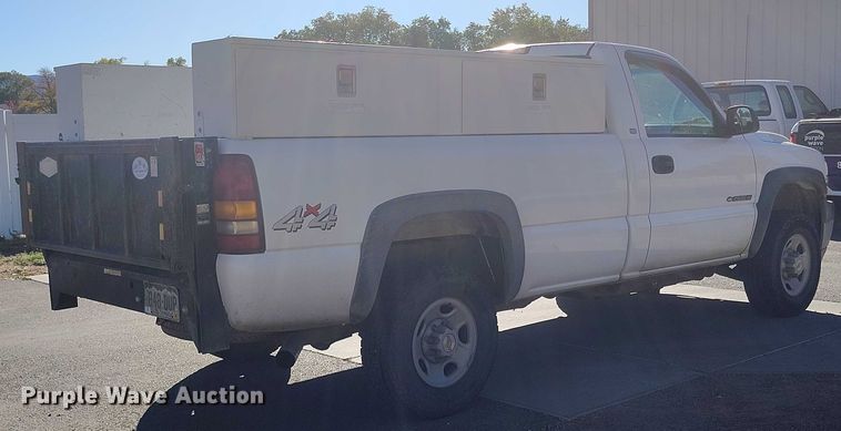 image for item DP5133 2001 Chevrolet Silverado 2500HD pickup truck