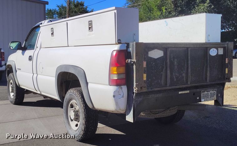 image for item DP5133 2001 Chevrolet Silverado 2500HD pickup truck