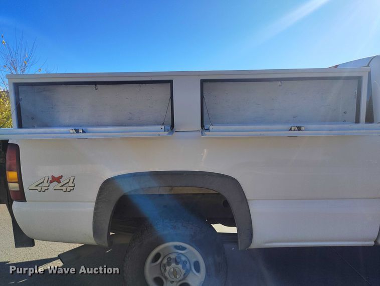 image for item DP5133 2001 Chevrolet Silverado 2500HD pickup truck