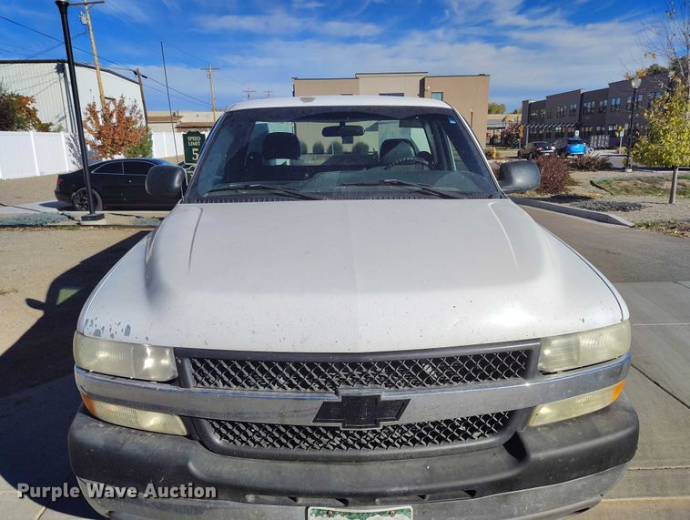 image for item DP5133 2001 Chevrolet Silverado 2500HD pickup truck