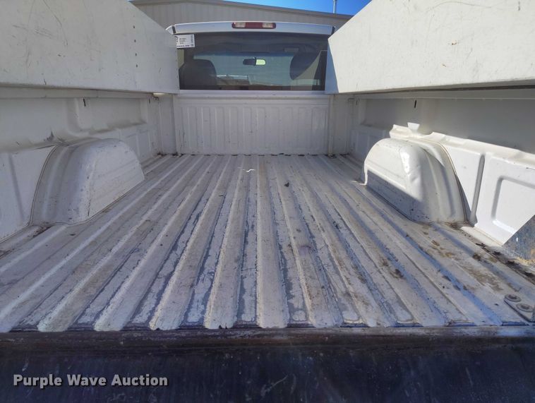 image for item DP5133 2001 Chevrolet Silverado 2500HD pickup truck